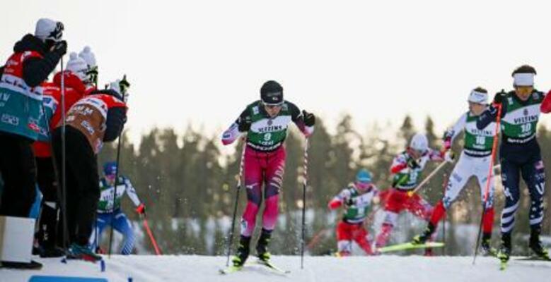 　山本涼太（中央）の後半距離＝ラハティ（共同）