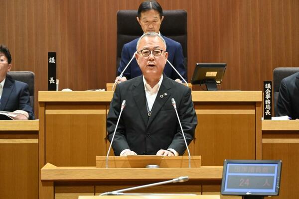 所信表明する金子市長