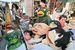 県内外のお化け屋敷に搬入するために行われた人形の最終点検＝２４日午前１０時２０分、佐野市田沼町