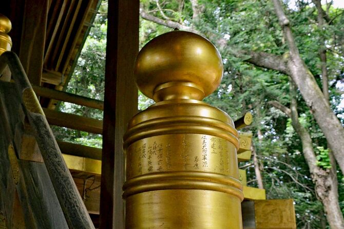 徳川家康が寄進した「本殿勾欄擬宝珠」。家康の名が刻まれている