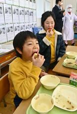 給食に地元産「とちあいか」　那須・黒田原小で児童ら堪能　JAなすのが寄贈