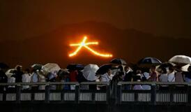 夏の夜照らす「大」の文字