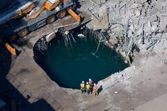 解体中転落の作業員3人死亡