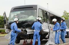 時速１００キロで運転と男