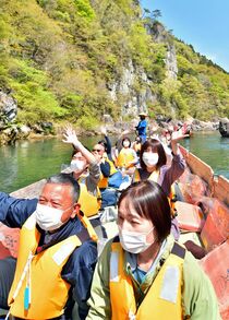 新緑を満喫　鬼怒川ライン下り