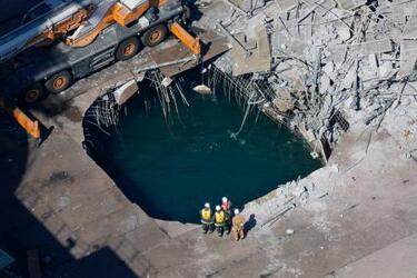 川崎の足場崩落、作業員３人死亡