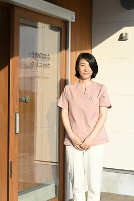 「ジェンダー外来」を掲げるうわのまちクリニックを開院した高田院長＝７月下旬、鹿沼市上野町