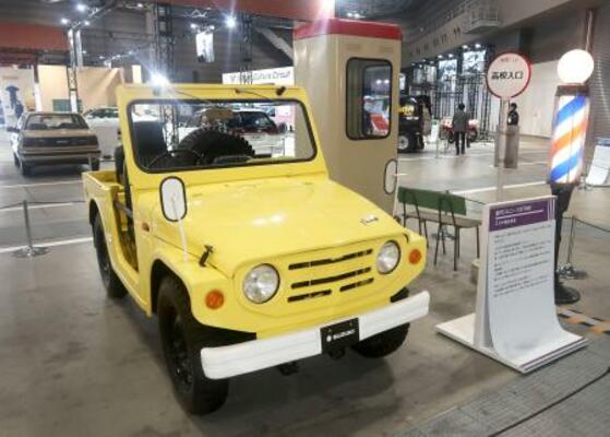 　「ジャパンモビリティショー」で展示された、スズキの初代「ジムニー」＝３０日午前、東京都江東区の東京ビッグサイト