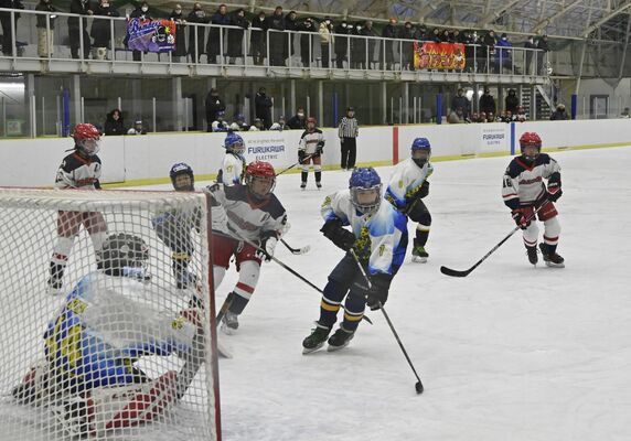 熱戦を繰り広げる選手たち