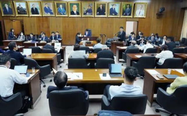 選択的夫婦別姓制度を導入する民法改正案などを審議した衆院法務委=6月