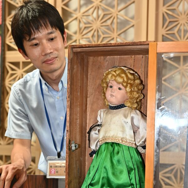 青い目の人形」2体を展示 鹿沼で戦後80年記念史料展 市長「平和への