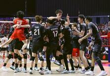 日本、逆転で１０連勝