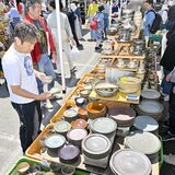 益子春の陶器市がスタート　初日は４万8000人来場、熱心に品定め　５月６日まで