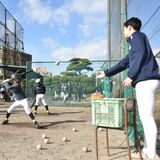高校生が小学生に野球指導　黒磯高と箒根学童が合同練習　初めての硬球「気持ちよかった」