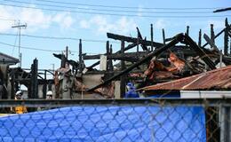 住宅火災の女性遺体に刃物、千葉