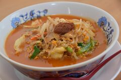 【食べた？】香り爽やか 赤い中辛麺　とうがらしラーメン　立岩屋（大田原）