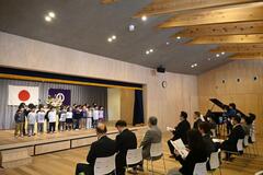 新保育所の開所 祝い子ども合唱 