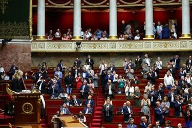 仏、終末期「死への援助」法成立