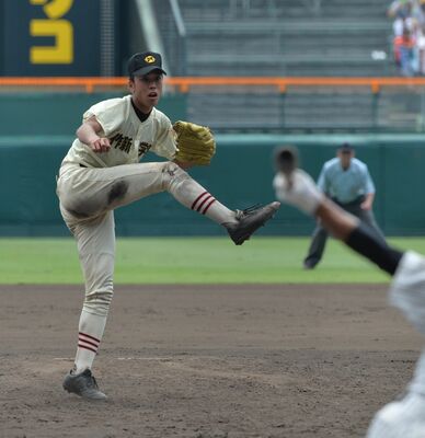 作新学院高３年夏の甲子園で登板した入江