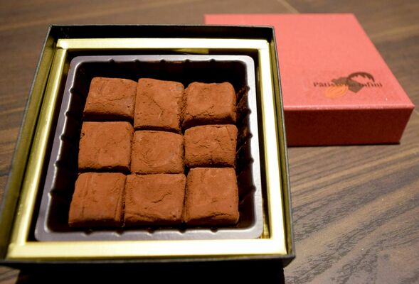 カカオの香りと優しい口溶けが楽しめる「生チョコ」