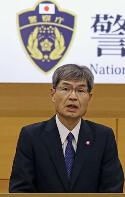 全国の都道府県警の刑事部長らを前に訓示する警察庁の楠芳伸長官＝25日午後、東京都内