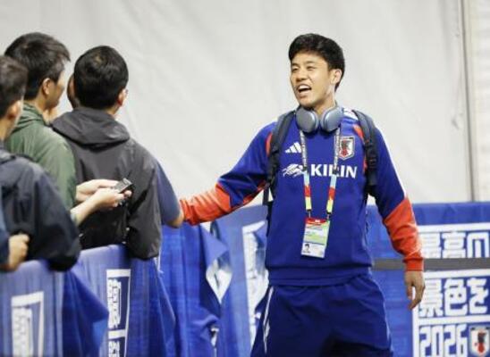 10日、サッカーW杯北中米3カ国大会1次リーグのオランダ戦に向けた練習を終え、引き揚げる遠藤航=ナッシュビル近郊(共同)