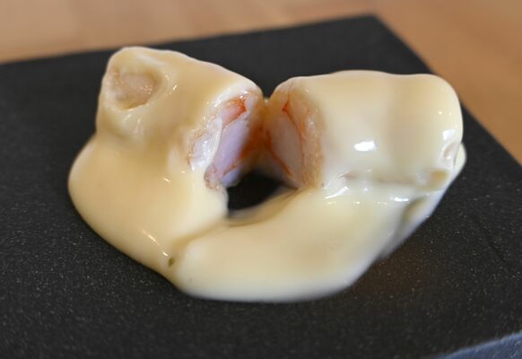 プリッとした食感が楽しめる大海老の濃厚マヨネーズソース