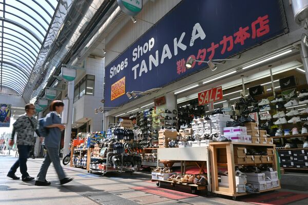 8月末で閉店するオリオン通りの靴のタナカ本店