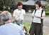 地域住民と笑顔で話すコミュニティナースの高山さん（右）ら。「まちの保健室」の会場には血圧計も用意している＝９月下旬、下野市国分寺