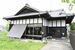 住宅街にひっそりと佇む店舗