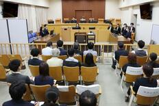 極刑にも動じず直立のまま