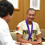 全国初優勝の作新中軟式野球・亀山投手ら、栃木市長に報告　鋭い直球で優勝…