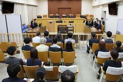 極刑にも動じず直立のまま