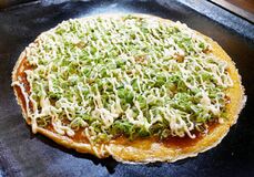 【推しの逸品】ネギと相性抜群の風味　ねぎとん平焼き（大）　お好み焼きの店うどんや（宇都宮）
