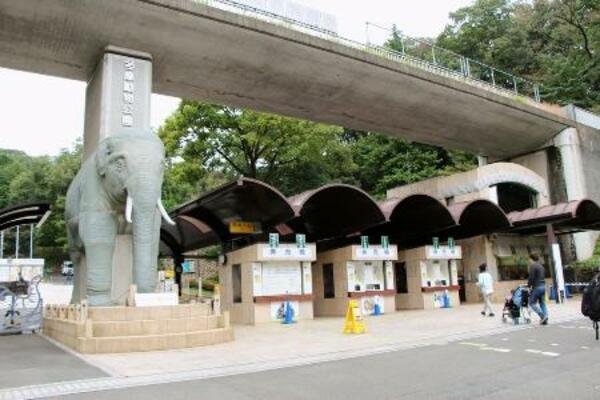 　多摩動物公園の正門＝２０１６年