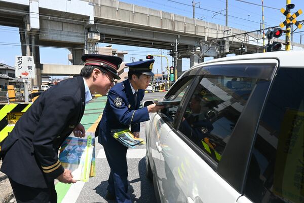 ＪＲ東日本、下野署などが行った踏切事故防止キャンペーン