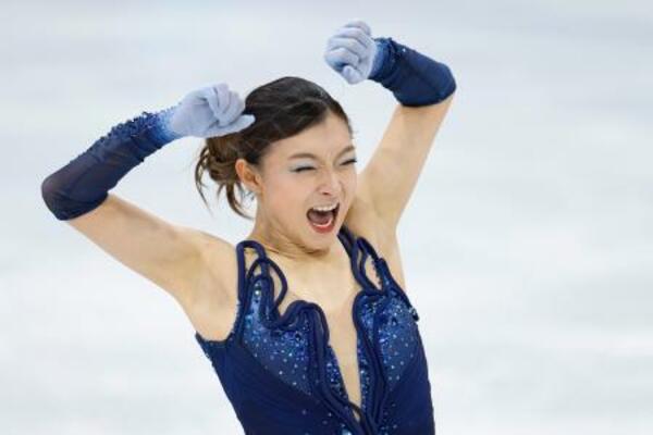 女子SPの演技を終え、喜ぶ坂本花織=ミラノ(共同)