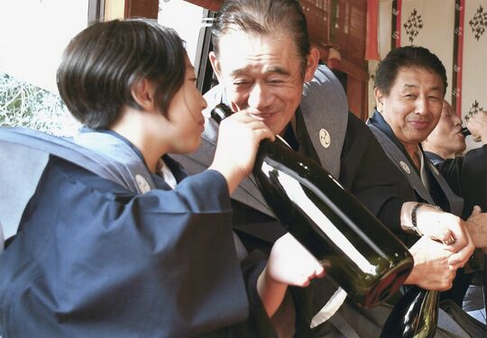 「孫見る爺の笑顔じわ」伊藤茂雄(上三川)