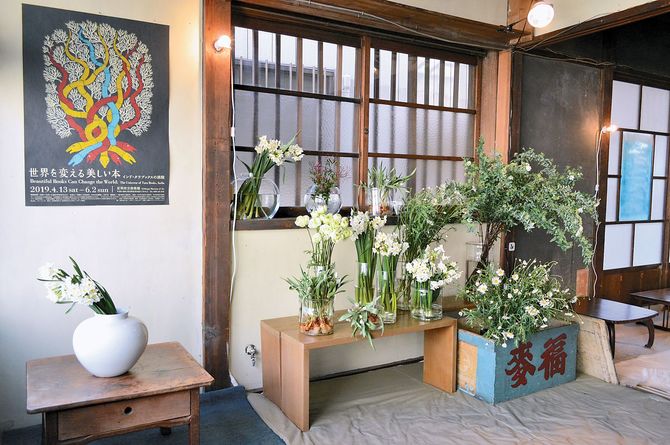白い花だけを扱う「白い花の店」