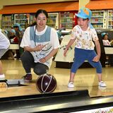 「投げるの楽しかった」ボウリングの日 歓声響く 宇都宮第二トーヨーボウルが計5日間、園児招待