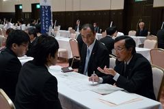 大卒者ら対象「就職面接会」／企業５７社が参加