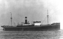 「対馬丸」船体、魚雷被害の穴