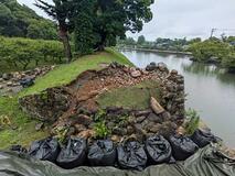 彦根城、内堀沿い石垣が一部崩落