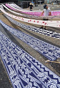 伝統技法の浴衣地そよぐ　宇都宮