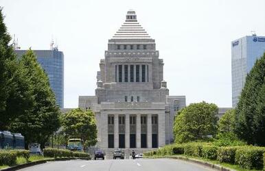国論二分する政策を推進―自民