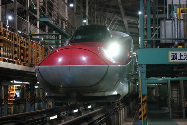 秋田新幹線「こまち」などで運行されているＥ６系（ＪＲ東日本大宮支社提供）