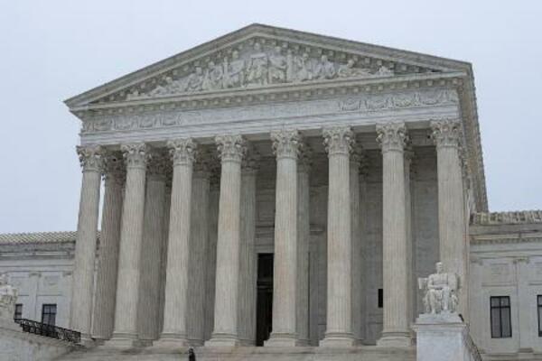 　米連邦最高裁＝２月、ワシントン（ゲッティ＝共同）
