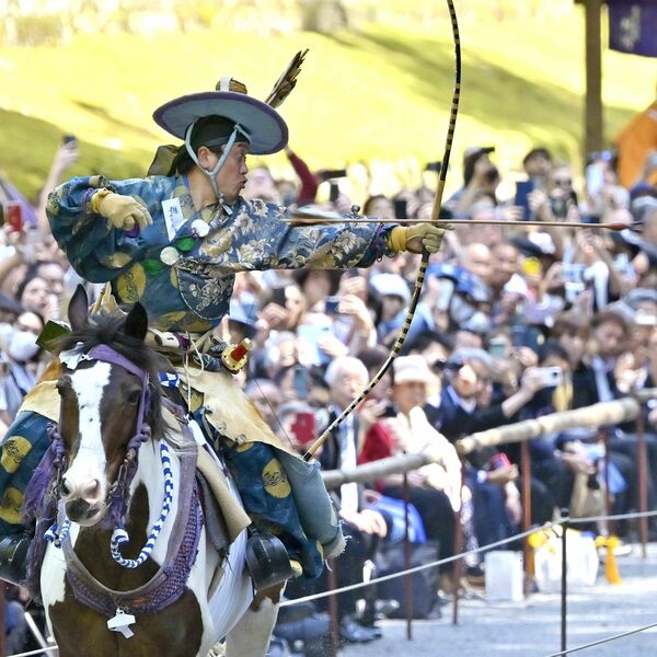 人馬一体、心も射る 日光東照宮で流鏑馬神事 9騎が腕前披露｜県内主要