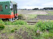 踏切ない線路、住民 日常的に横断　「勝手踏切」県内に231カ所　危険性…