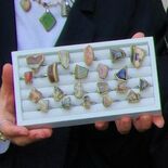 益子焼の廃材でアクセサリー　日光の安西さんら陶器市で販売